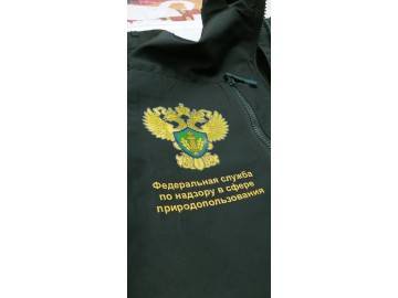 Та же куртка целиком сзади на вешалке: «ОБЩЕСТВЕННЫЙ ЭКОЛОГИЧЕСКИЙ ИНСПЕКТОР — печать на футболках Уфа — НеоШтамп