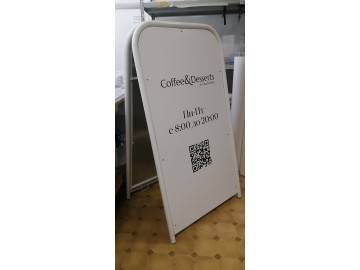 А-стенд «Coffee&Desserts by OlaCvetok, Пн-Пт с 8:00 до 20:00» с большим QR-кодом (для меню/Instagram) — штендеры Уфа — НеоШтамп