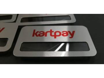Та же партия «kartpay», ещё крупнее на одном бейдже сбоку — бейджи Уфа — типография НеоШтамп