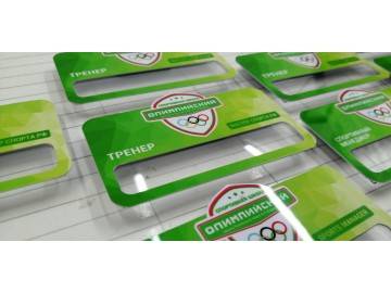 Те же бейджи «Олимпийский» крупнее, в перспективе — бейджи Уфа — типография НеоШтамп
